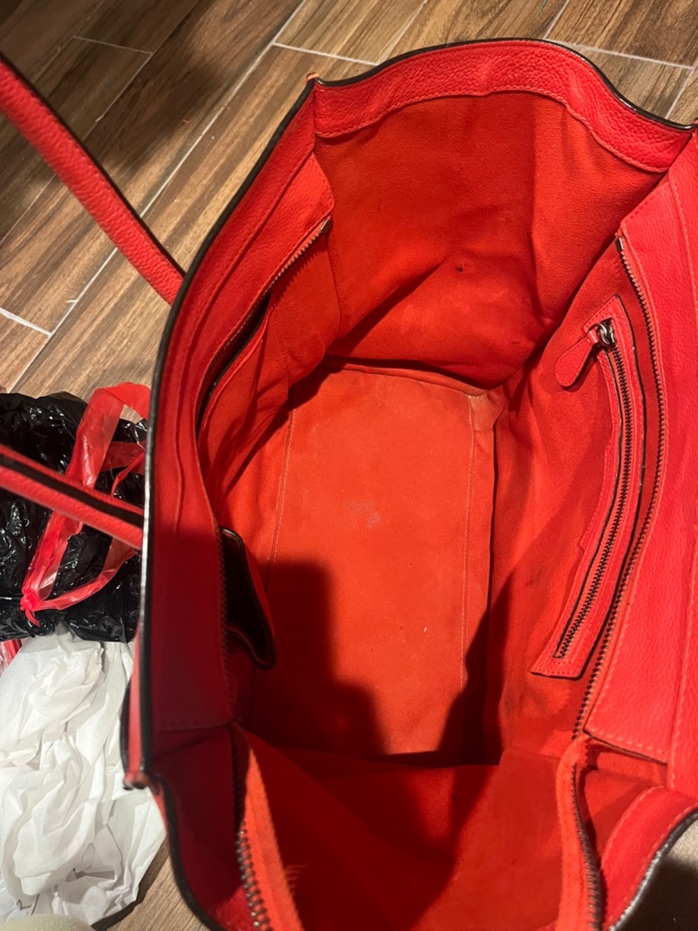 CELINE
Drummed Calfskin Mini
Luggage in Vermillion Orange - Picture 4 of 8